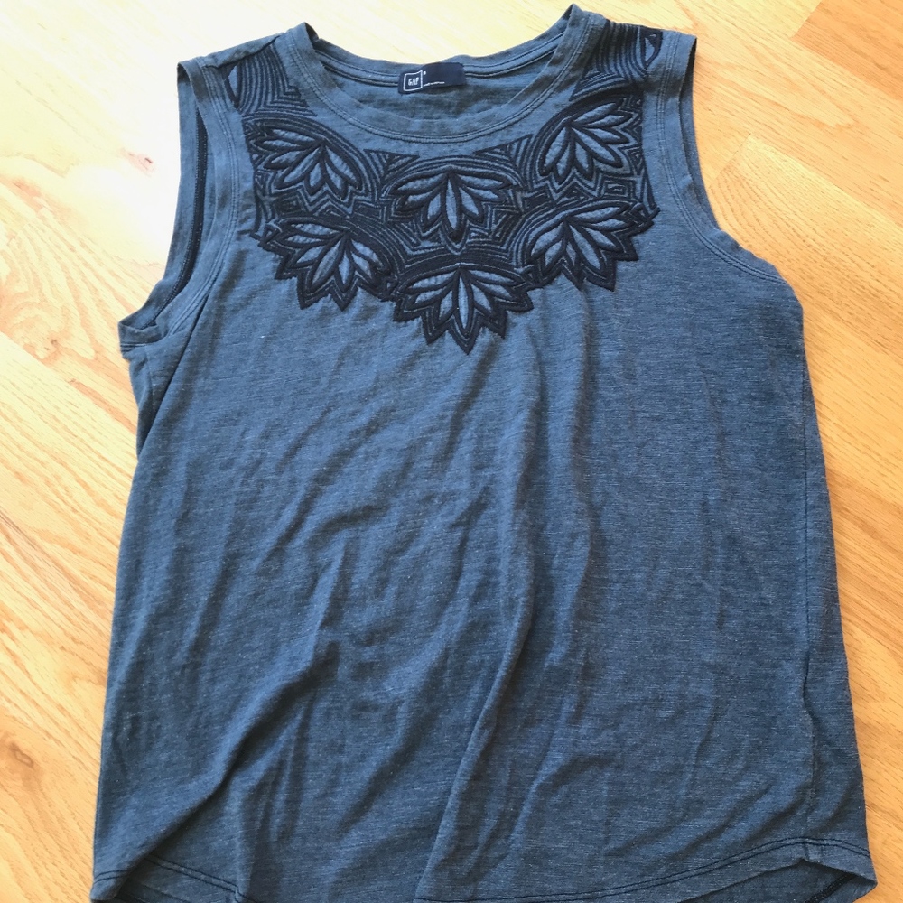 Gap shirt